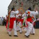 <p style="text-align: justify"><b>DANZA DE COBAS, A LANZADA, PONTEVEDRA.</b></p>
<div style="line-height: 150%"><span>&nbsp;&nbsp;&nbsp;&nbsp;&nbsp;&nbsp;&nbsp;&nbsp;&nbsp;&nbsp;&nbsp; Cada martes de Pascua cel&eacute;brase na parroquia de Santa Cristina de Cobas, no concello de Mea&ntilde;o, unha danza de arcos en homenaxe &aacute; s&uacute;a patroa, avogada dos males de ollo e protectora contra as dores de cabeza, peito, verrugas e vultos. Os seis danzantes, tradicionalmente homes, bailan unha danza de arcos e unha de casta&ntilde;olas ao son da gaita e o tambor. Diante do santo desenvolven diferentes figuras coreogr&aacute;ficas e debuxos cos seus arcos baixo as indicaci&oacute;ns dun gu&iacute;a que porta unha especie de bast&oacute;n de mando. Van vestidos con camisa e pantal&oacute;n brancos, faixa vermella e o peito&nbsp;atravesado por un mant&oacute;n de cachemira. Todos portan un chapeo, pendurado do colo, do que colgan longas fitas de cores que chegan practicamente ao chan. </span></div>
<div style="line-height: 150%">&nbsp;</div>
<div style="line-height: 150%"><span>Fotograf&iacute;a de Fernando Garc&iacute;a</span></div>
<div style="line-height: 150%">&nbsp;</div>
<div style="line-height: 150%">&nbsp;</div>
<div style="line-height: 150%">&nbsp;</div>
<div style="line-height: 150%">&nbsp;</div>
<div style="line-height: 150%">&nbsp;</div>
<div style="line-height: 150%">&nbsp;</div>